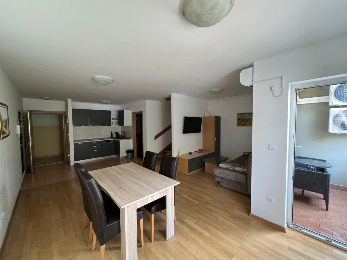 Apartmani Funda Bol Luaran gambar